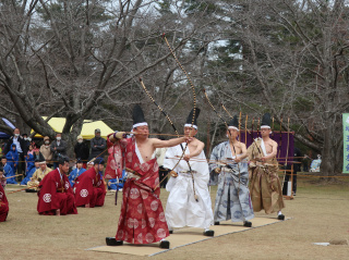 小笠原流弓馬術の演武