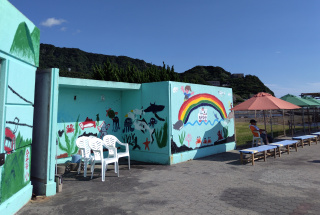 金谷海浜公園プール休憩場所