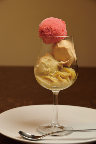 金蜜芋とジェラート３種の盛り合わせ