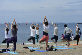 ビーチヨガ