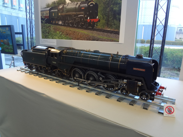 「ブリタニア号模型」・「昔の暮らしを支えた懐かしの電話機」／千葉県立現代産業科学館