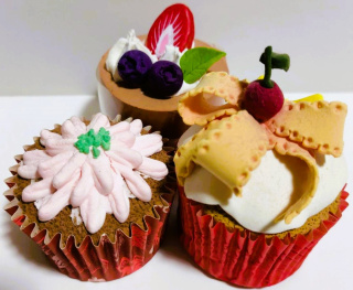 粘土でカップケーキを作ろう！