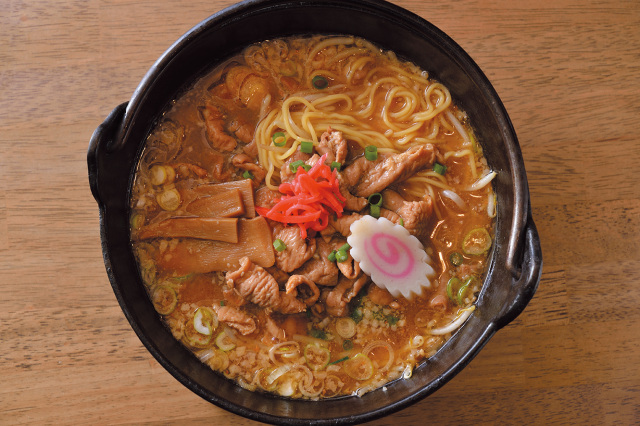 元祖にんにくラーメン 拉麺なるい旭店