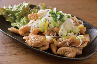 ユズやコショウなどが効いた「もつ塩」は、くさみゼロでさわやかな味！