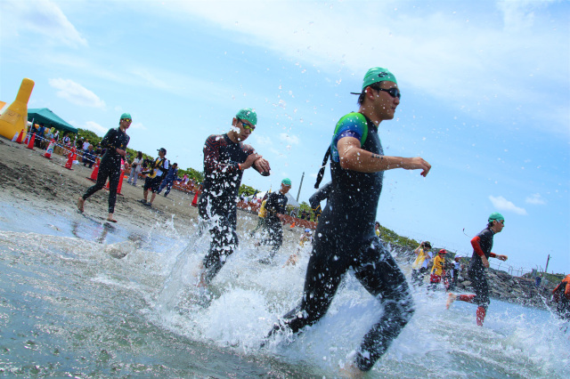 第17回 館山わかしおトライアスロン大会／沖ノ島＆海上自衛隊 館山航空基地