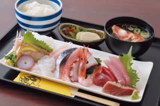 人気の地魚刺身定食