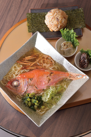 金目鯛のラーメン定食は、さんがの出汁も絶品