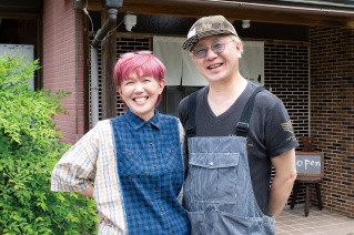 桃などの旬のフルーツや定番の味に加えて、パプリカやコーンなどの遊び心あふれる“お食事系”まで、多彩なメニューを考案する川音さんご夫妻